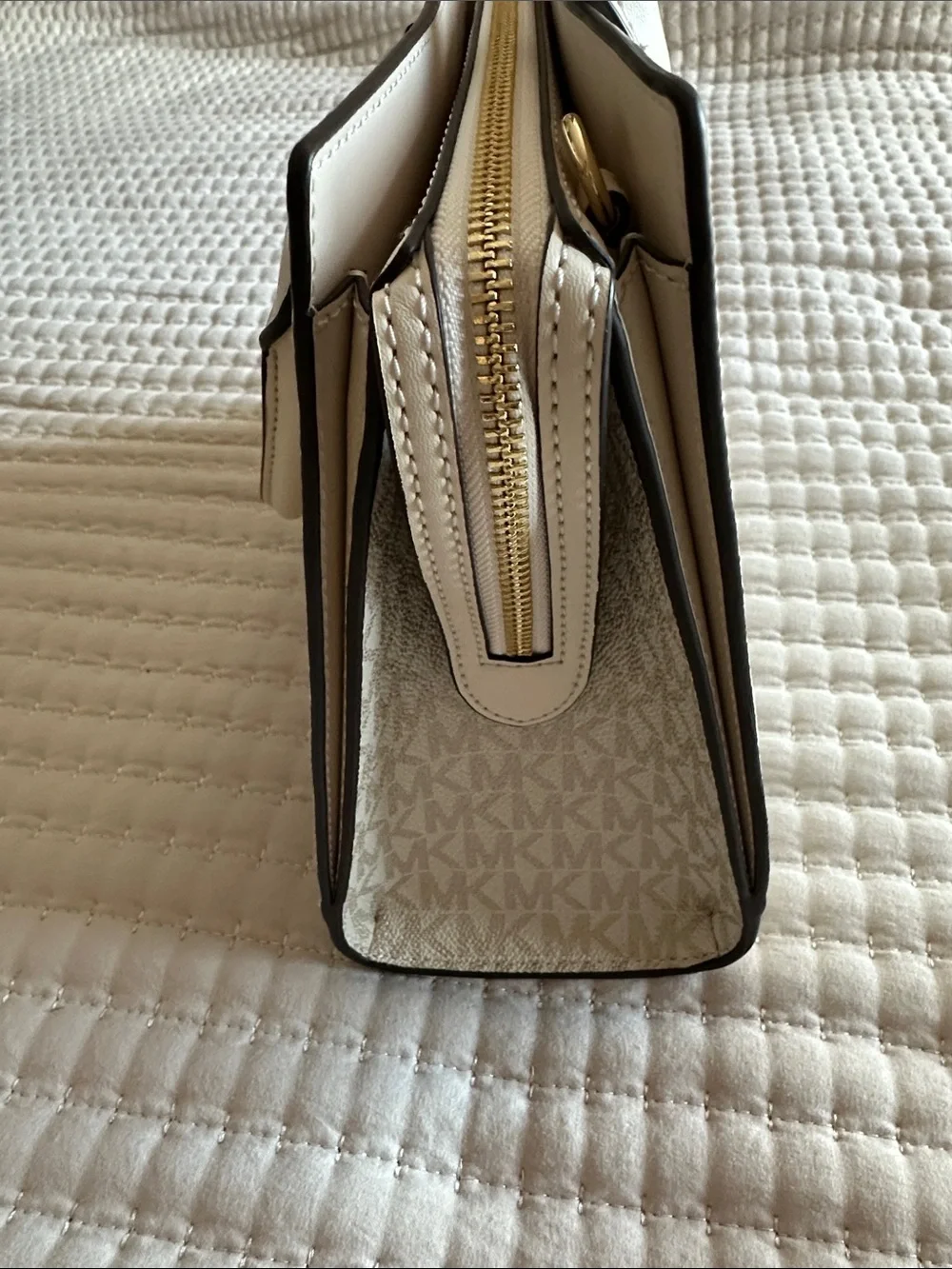 NWT Michael Kors Sheila Medium Signature Logo and Metallic Satchel